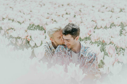 Odkud se vzalo slovo gay? Původ a vývoj v českém jazyce