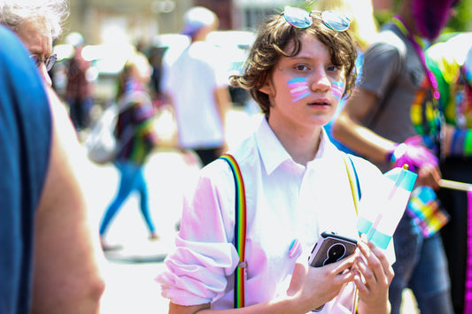 Blíží se léto a s ním i pochody LGBT+ hrdosti! Kam na ně v Česku a na Slovensku vyrazit? - DYKKA.com